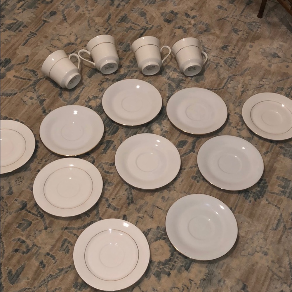 Classic gold and Sea Gull saucer set